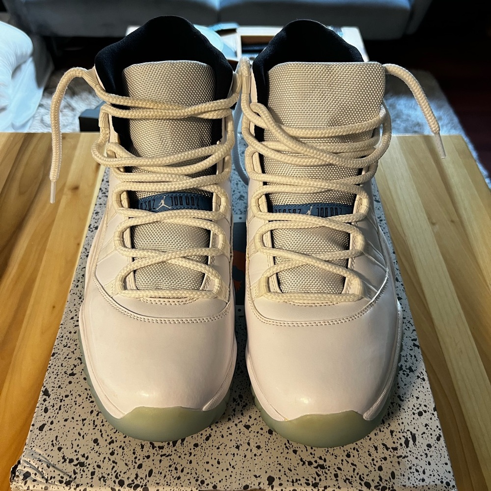 Almost new Air Jordan XI Retro Legend Blue
